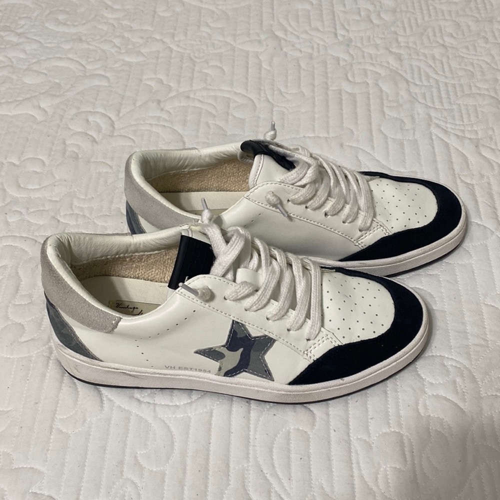 Sneakers great shape